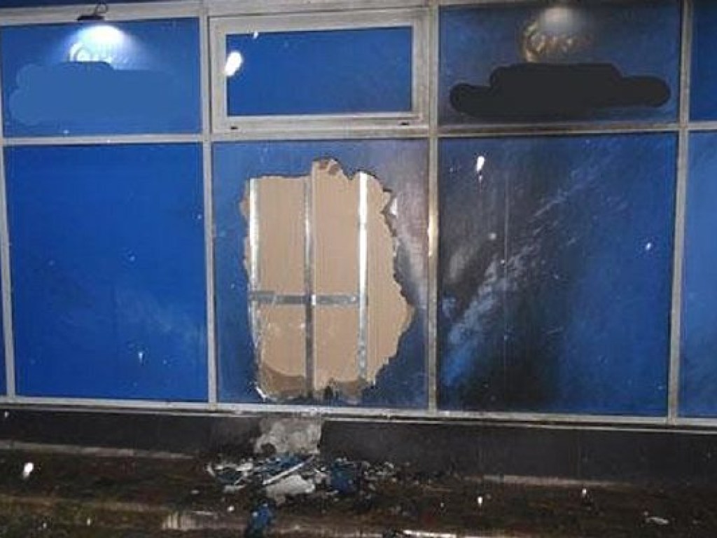 В Ровно горел зал с игровыми автоматами и клиентами (ФОТО)
