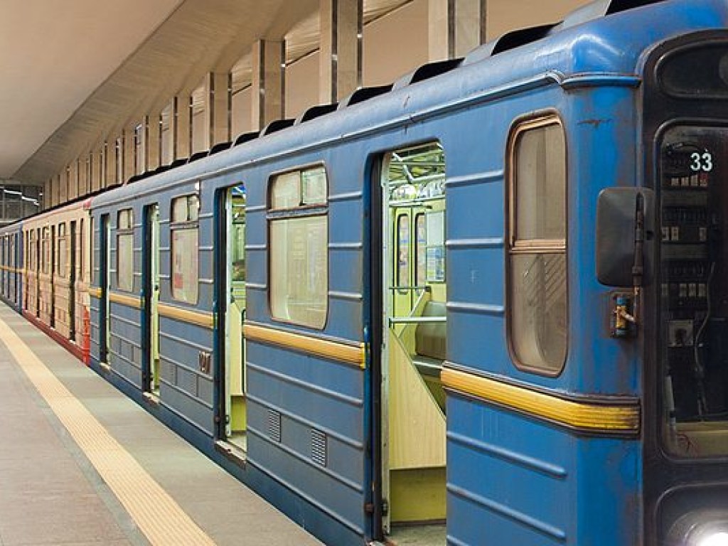 Сегодня вечером закроют на три станции киевского метро