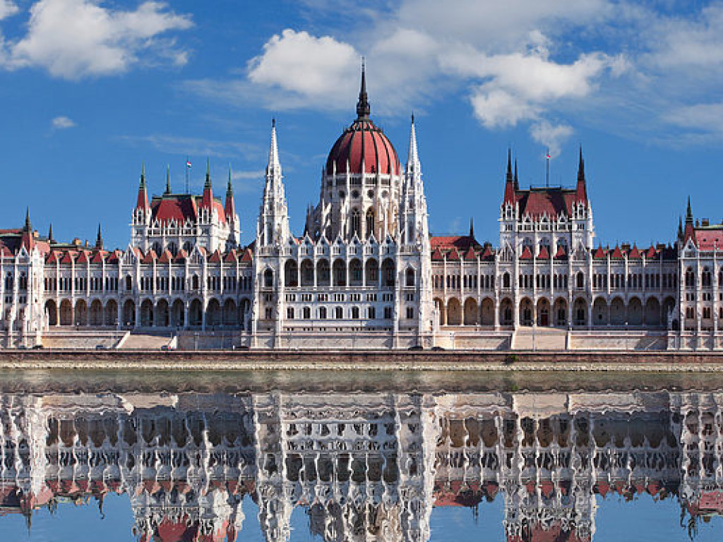 Венгрия снова предъявила Украине ультиматум из-за закона об образовании