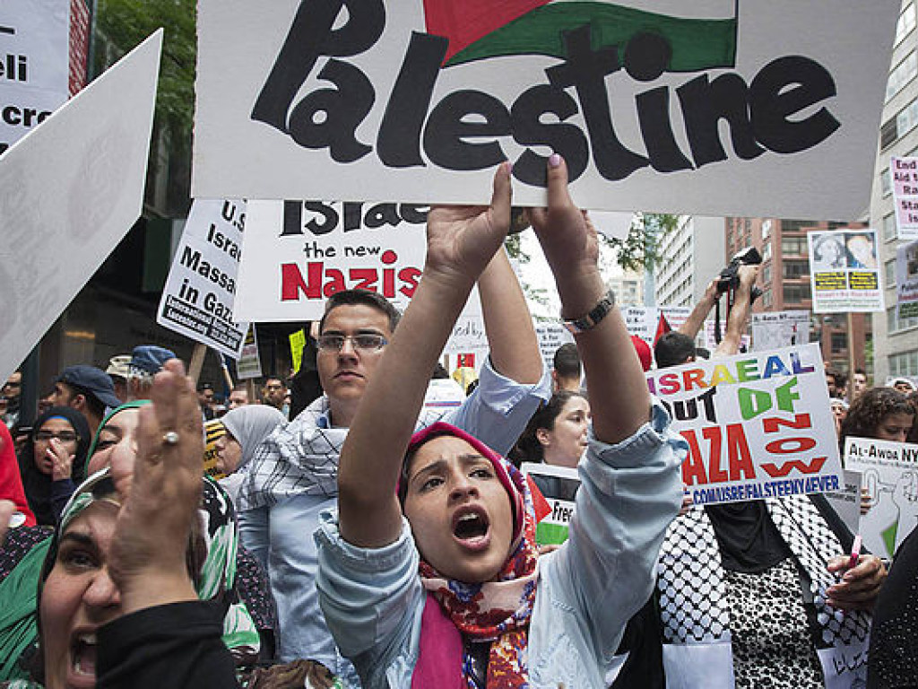 Палестинцы начали массовые протесты из-за решения Трампа по Иерусалиму