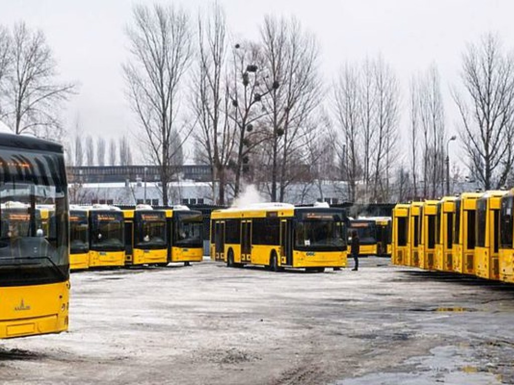 В Киеве появились автоматы для бесконтактной оплаты проезда в транспорте (ФОТО)