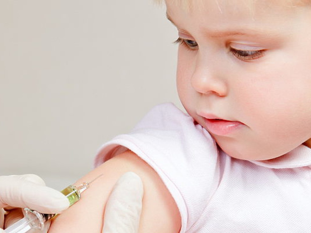 Более 20 %  украинцев отказываются от вакцинации детей из-за негативных отзывов врача &#8212; эксперт