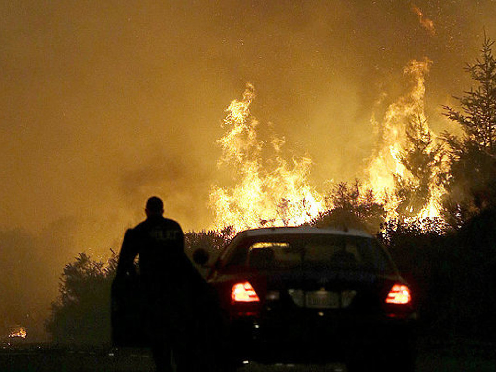 Южная Калифорния охвачена пожарами, сгорели более 500 домов (ФОТО)