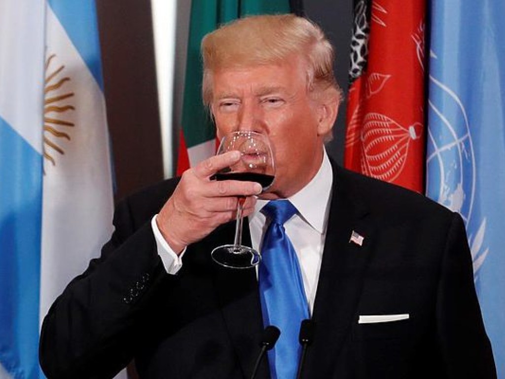 Стало известно, сколько банок колы Дональд Трамп выпивает в день