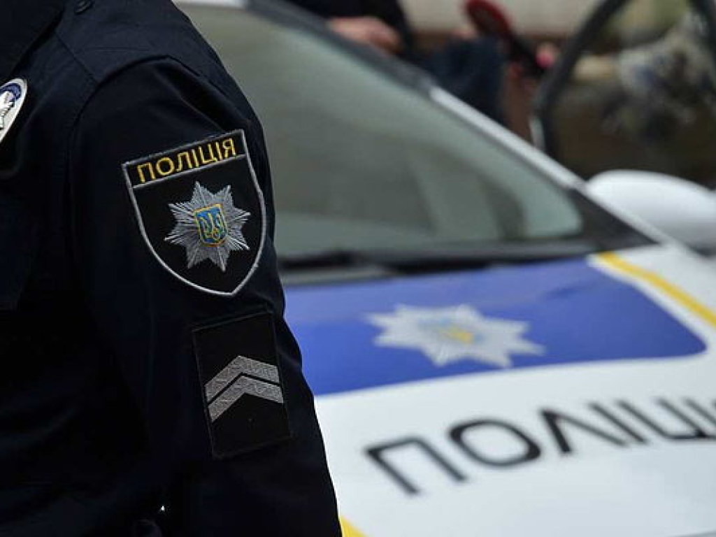 На Прикарпатье мужчина зарубил топором собутыльника и выбросил тело на обочину – полиция