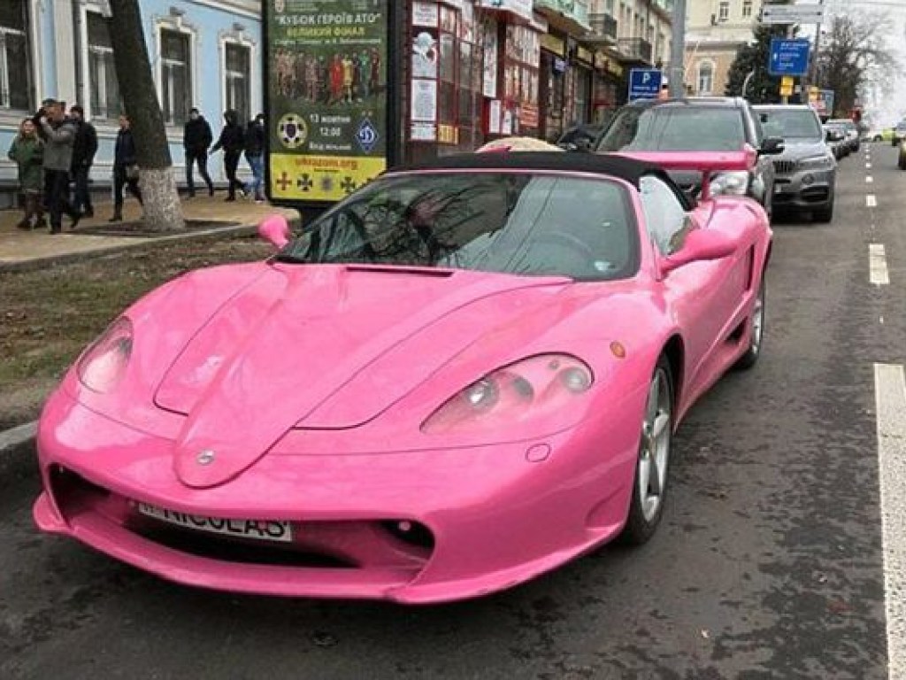 В Киеве заметили необычную Ferrari (ФОТО)