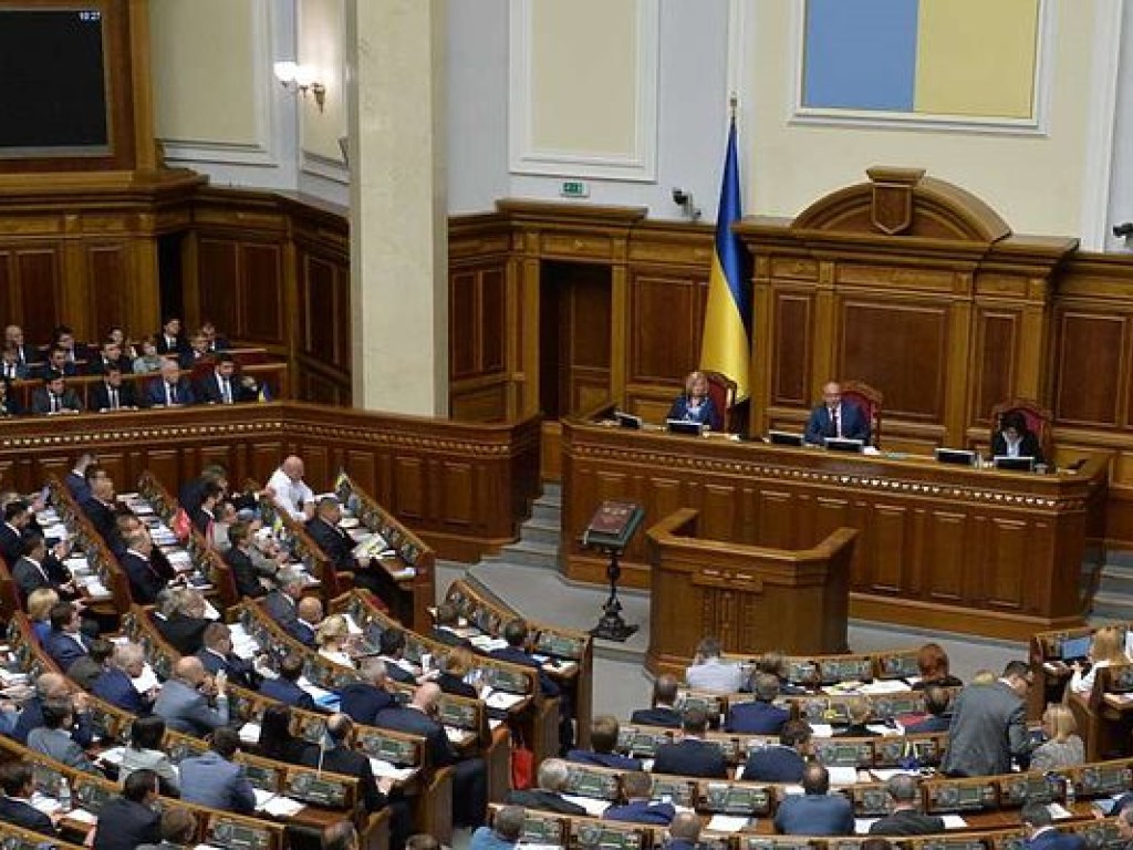 Почти половина украинцев не видят в стране эффективных политиков &#8212; опрос