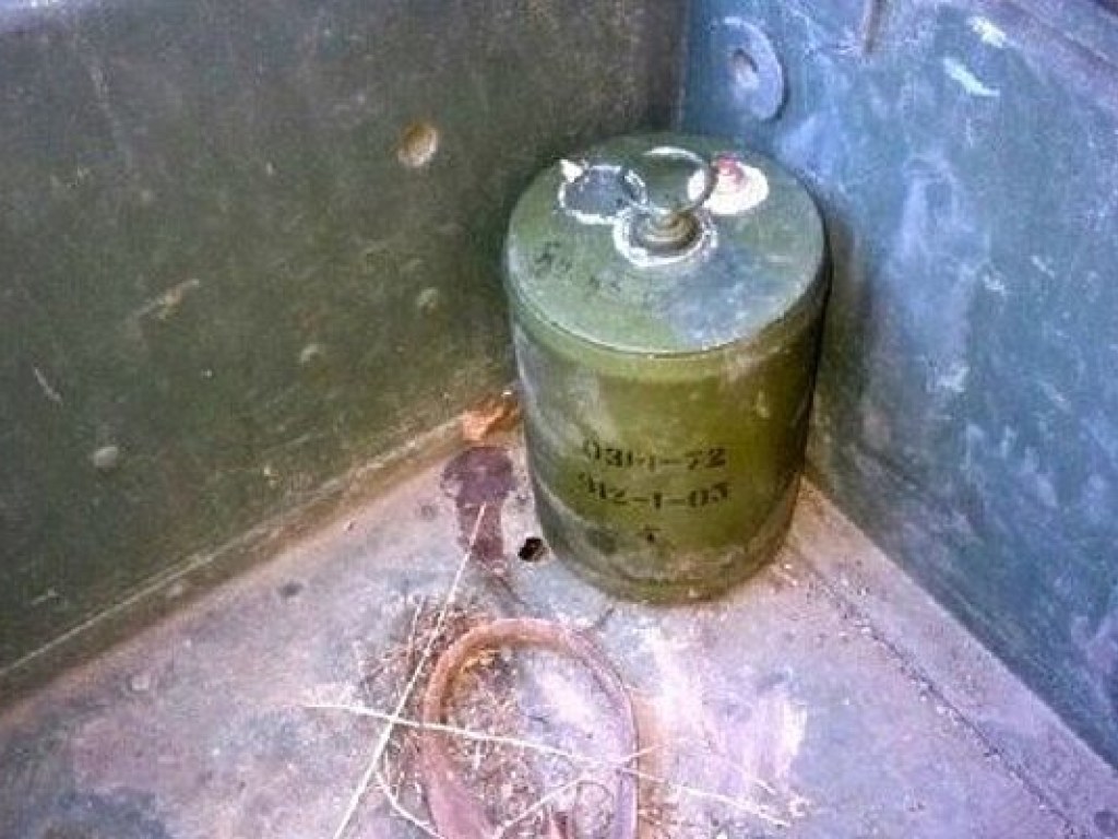 В Черниговской области женщина нашла на своем подоконнике бомбу