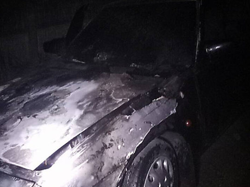Ночью в Николаеве сгорела Mazda (ФОТО)