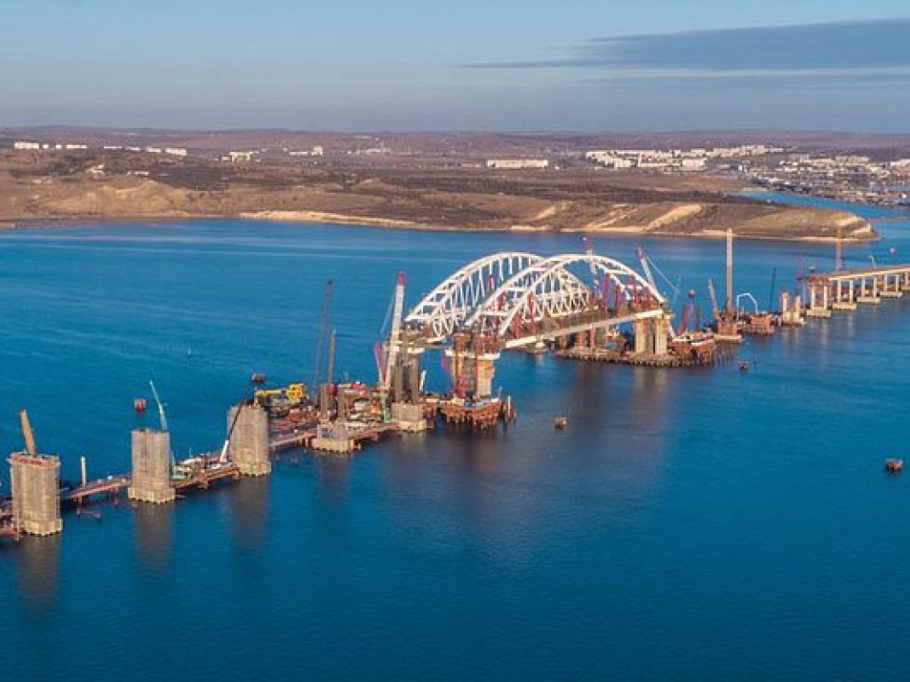 Минтранс РФ обозначил сроки открытия  движение по Керченскому мосту