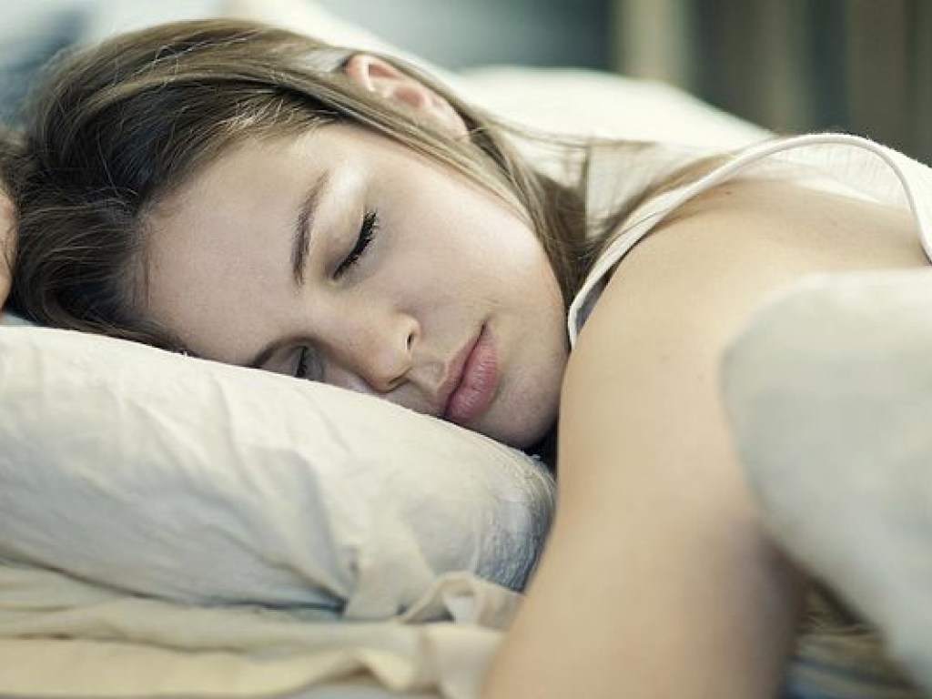 Гаджеты во время сна человека должны находиться на расстоянии от одного до нескольких метров – ученые