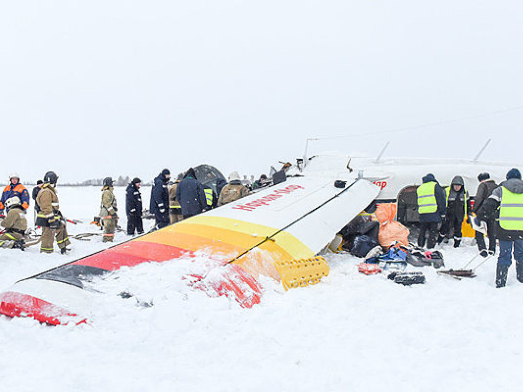 В  РФ разбился самолет при взлете, два человека погибли, 11 пострадали  ( ВИДЕО)