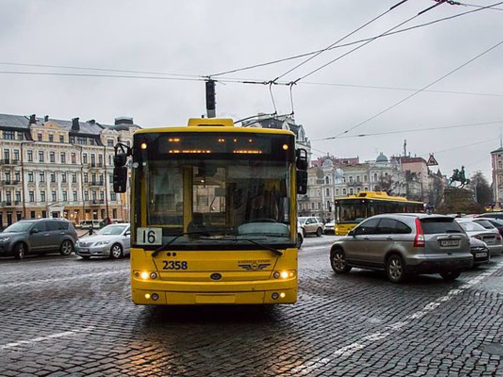 В Киеве часть транспорта будет курсировать с изменениями из-за праздничных мероприятий