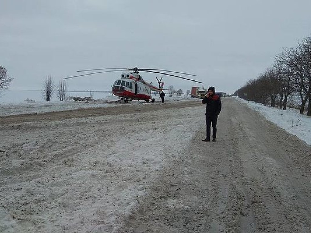 Вертолет главы Нацполиции полностью заблокировал движение на трассе &#8212; журналист