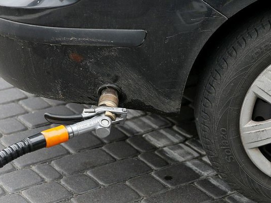 Автогаз подорожал из-за роста курса доллара – эксперт