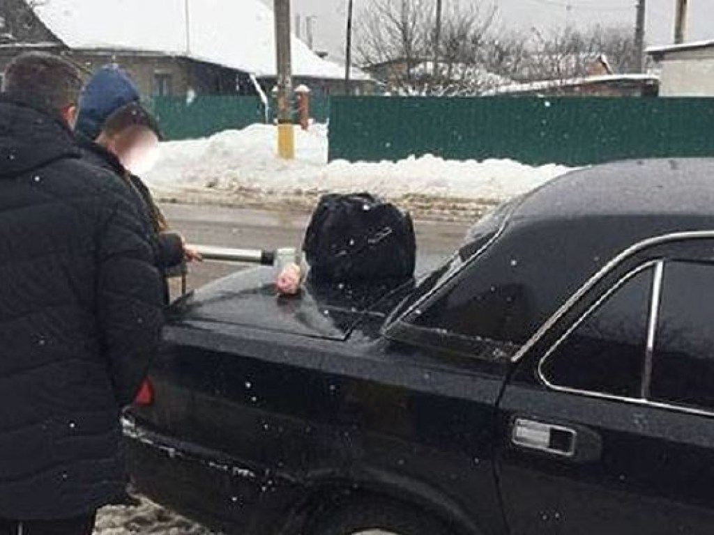 Под Киевом полиция остановила авто с обогащенным ураном (ФОТО)