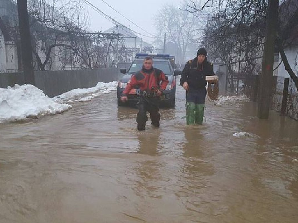 В Закарпатской области остаются подтопленными 100 домохозяйств