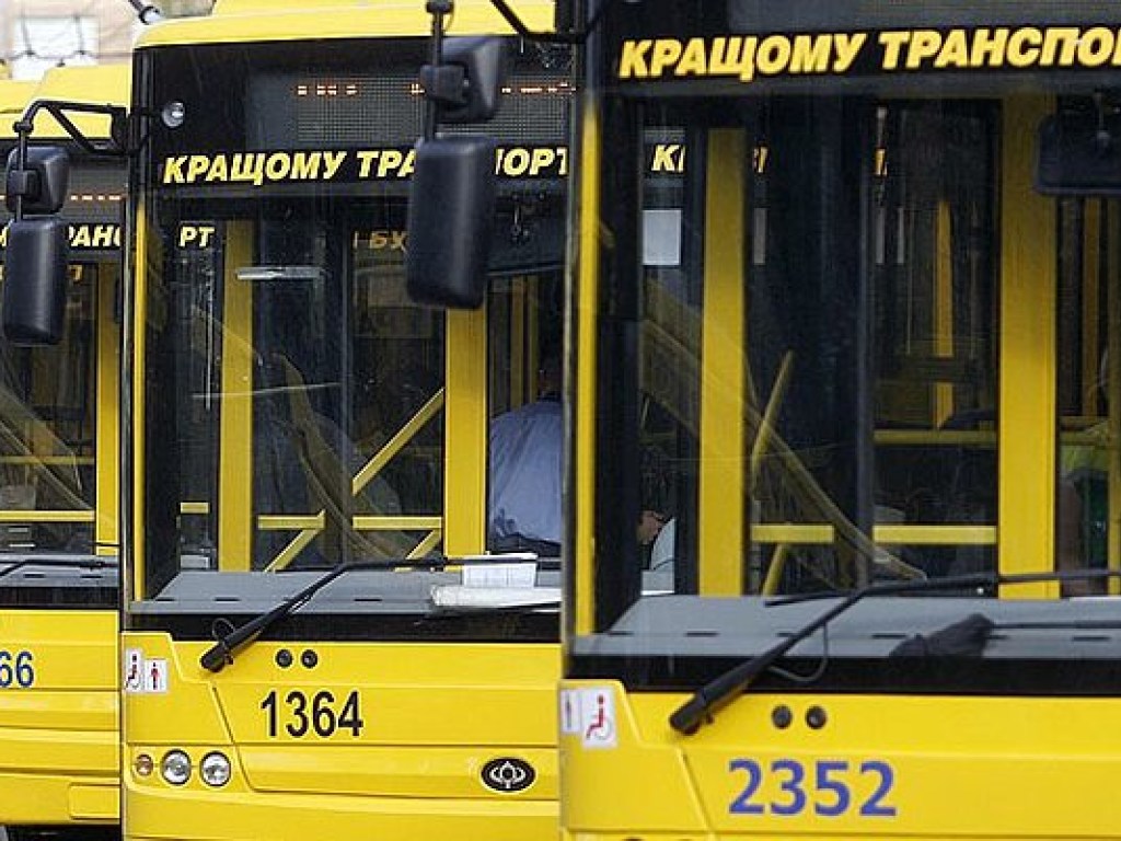 &#171;Герои парковки&#187; заблокировали троллейбусы в самом центре Киева (ФОТО)