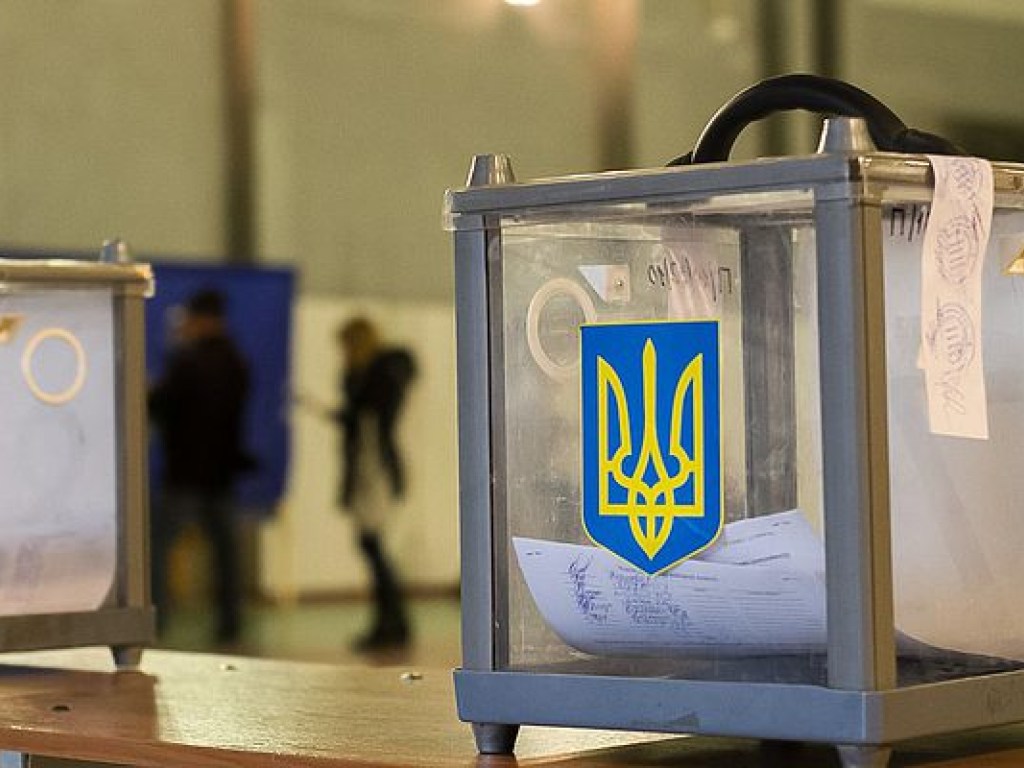 Выборы в ОТГ: В Одесской области произошла потасовка на участке (ВИДЕО)