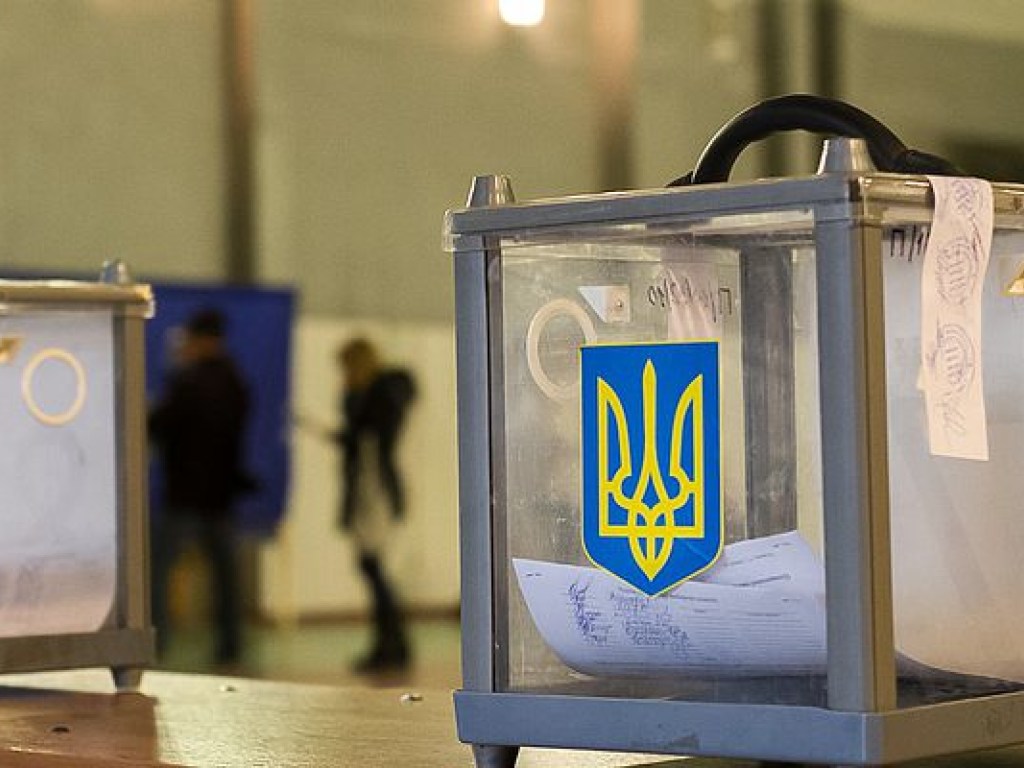Выборы в ОТГ: Правоохранители задержали двух членов УИК в Одесской области
