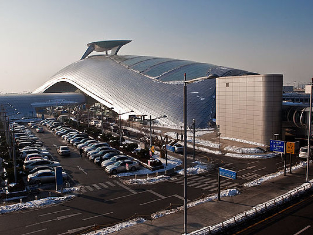 Из-за непогоды в аэропорту «Инчхон» отменили 1400 рейсов