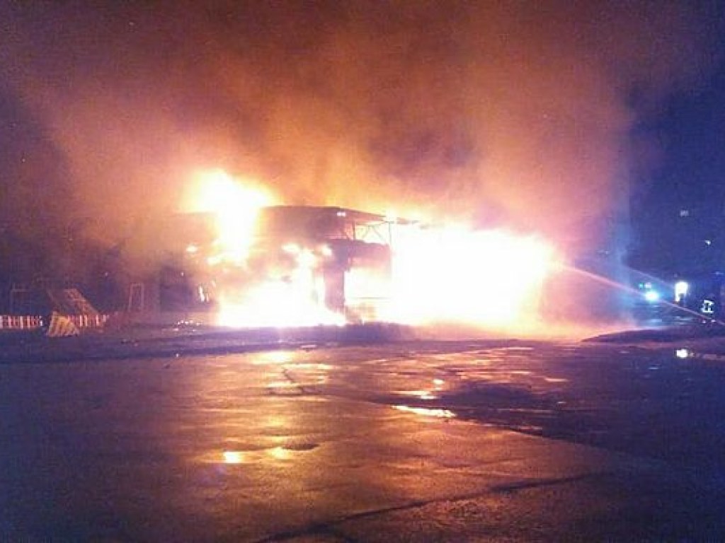 В Кропивницком горели торговые павильоны (ФОТО)