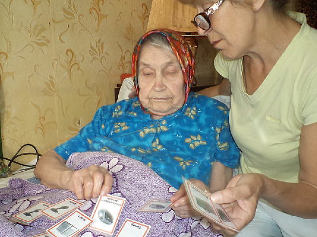 В Украине сокращают социальных работников в маленьких городах и селах – эксперт