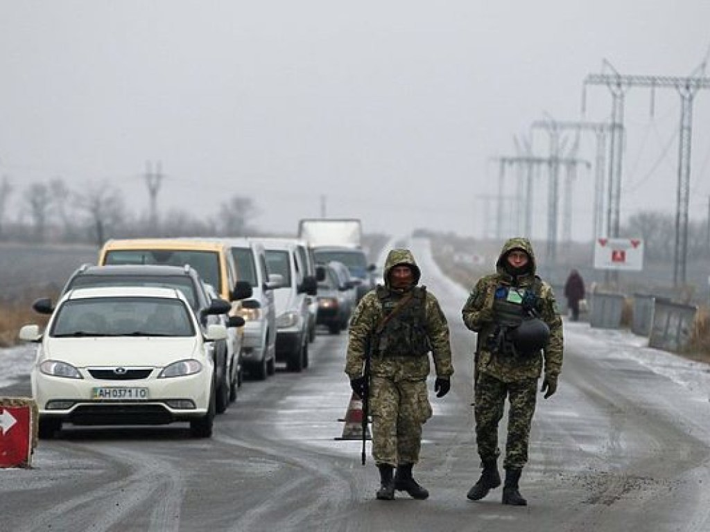 На некоторых КПВВ в зоне АТО упростили контроль из-за новогодних праздников