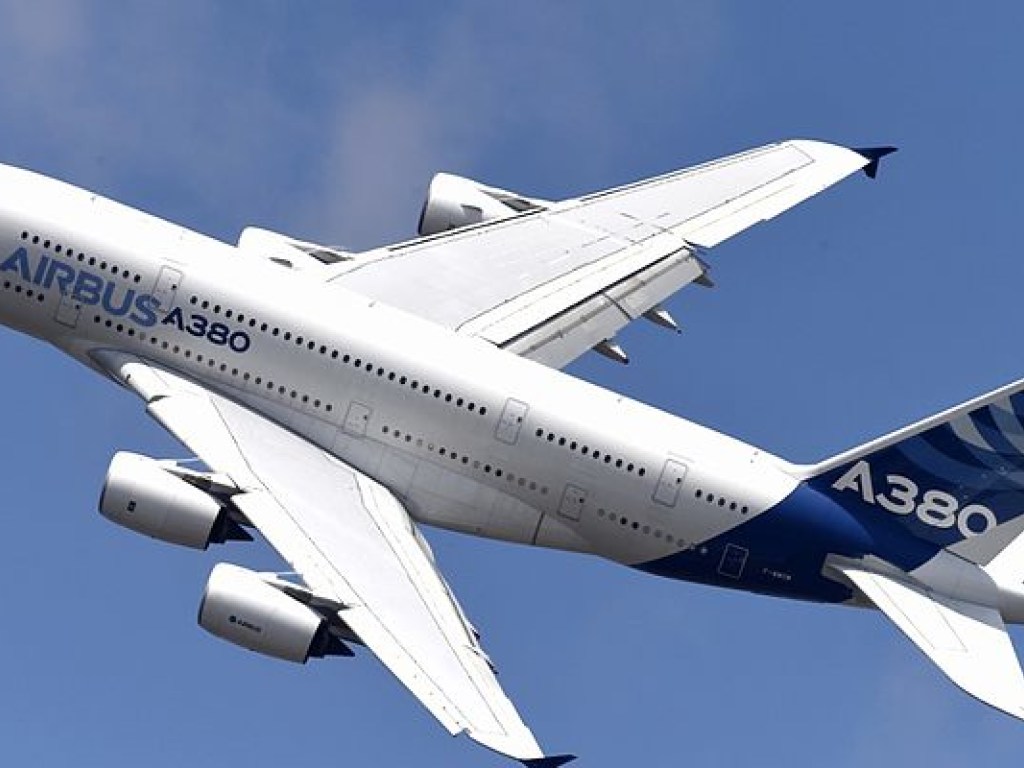 Airbus может снять с производства крупнейший авиалайнер