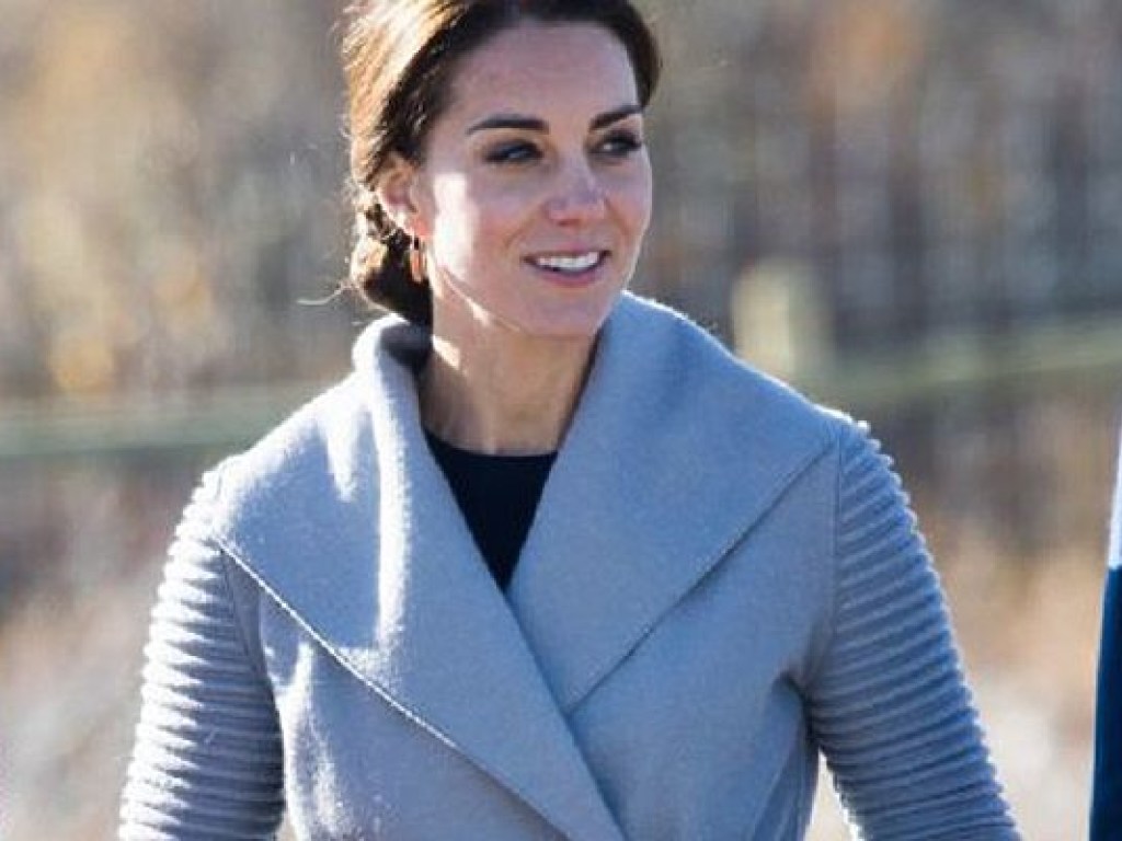 Меган Маркл и герцогиню Кембриджскую заметили в пальто одного бренда (ФОТО)