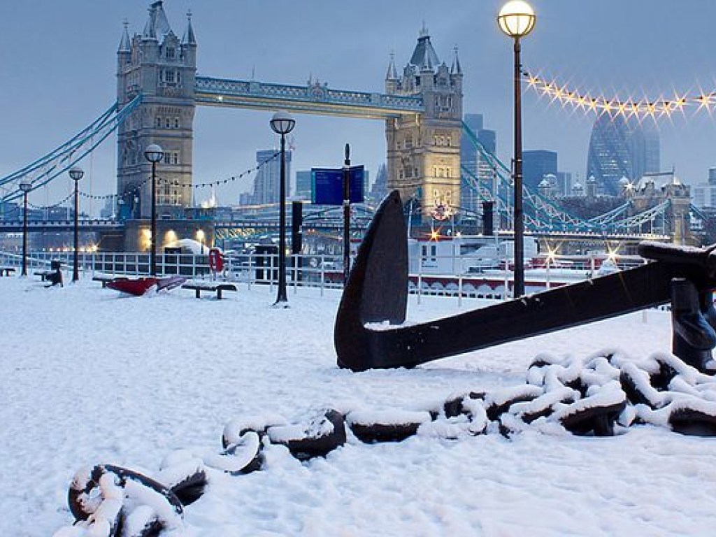 Снегопад привел к масштабным перебоям с подачей электроэнергии в Великобритании