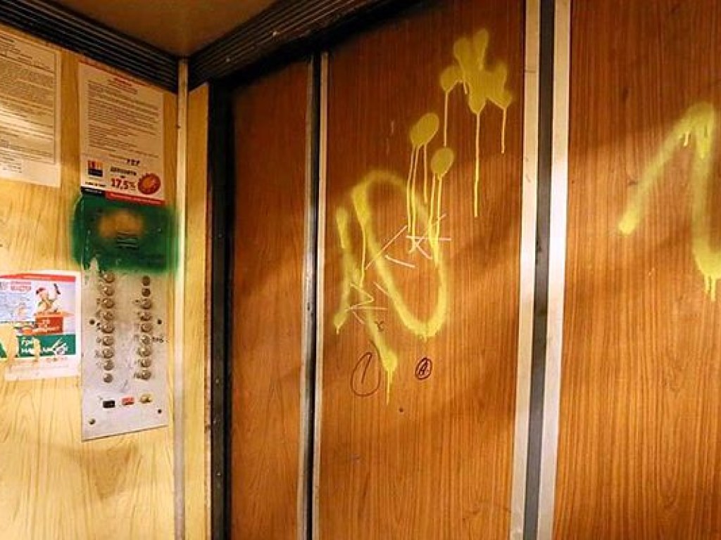 Из-за задолженности по электроэнергии в Херсоне отключат лифты