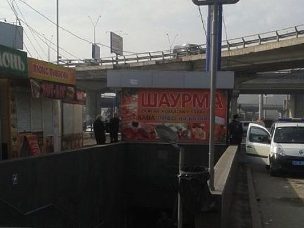 На столичной автостанции «Выдубичи» загорелись МАФы (ВИДЕО)
