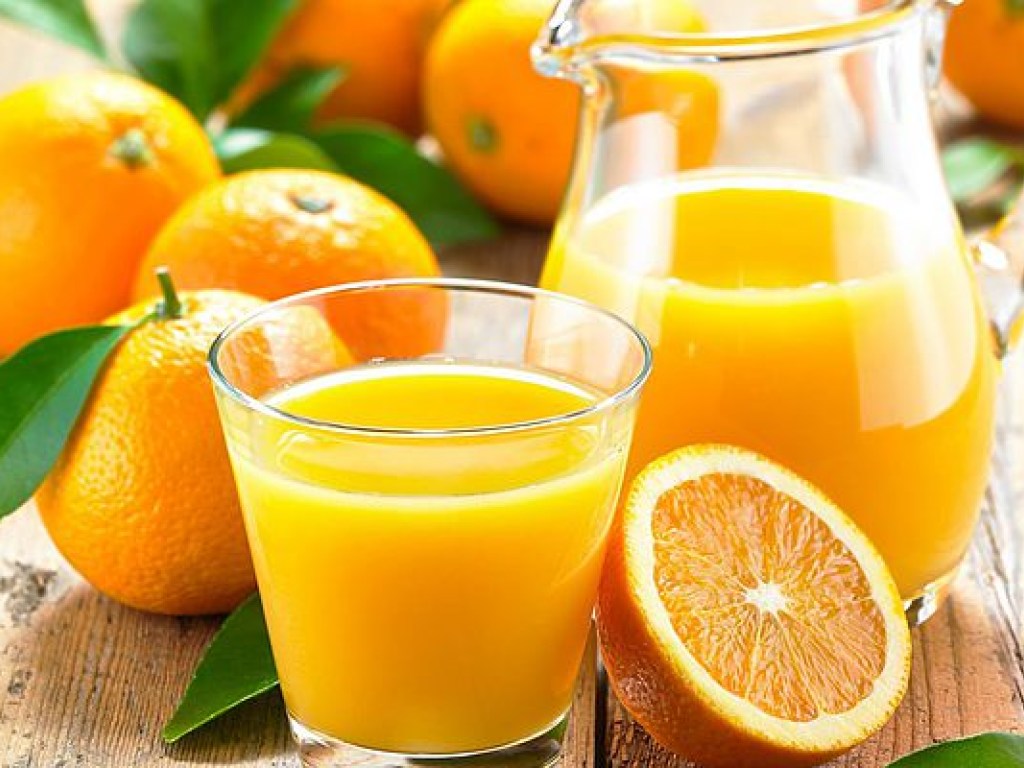 При высокой температуре нужно пить апельсиновый сок с солью – врач