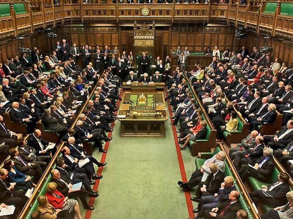 Парламент Великобритании пригрозил Facebook и Twitter санкциями