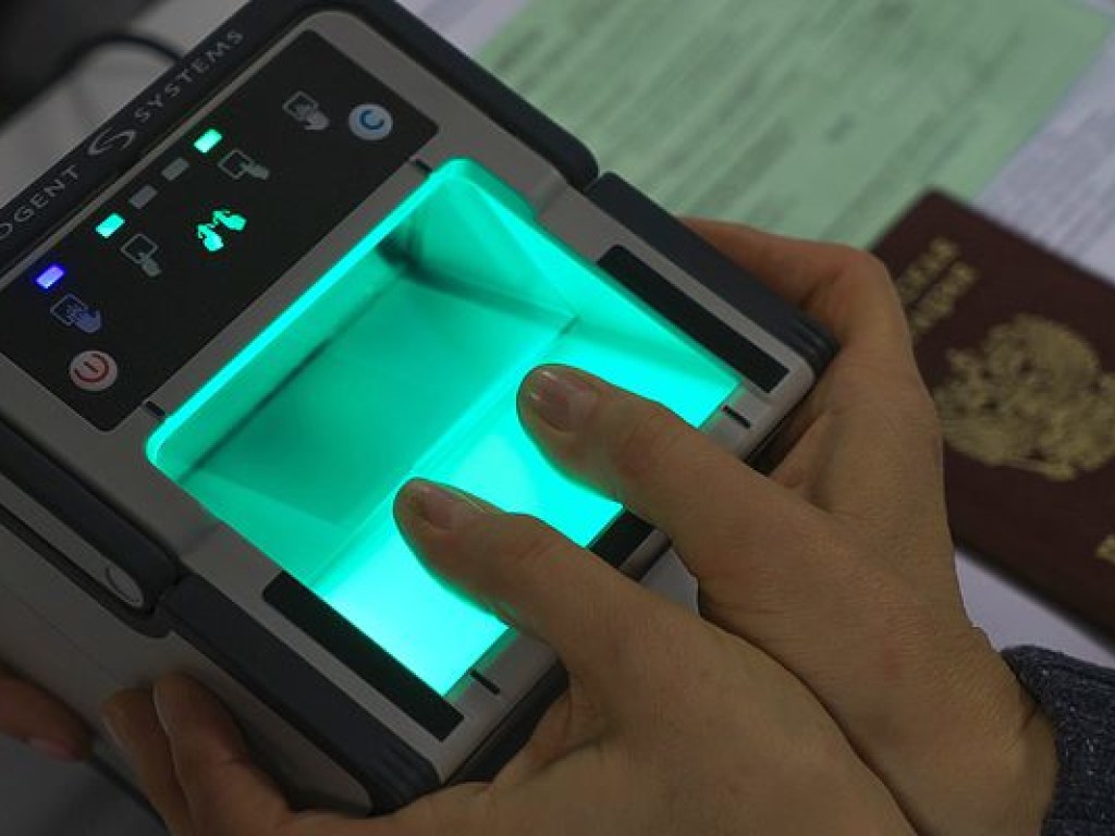 Украина будет фиксировать биометрические данные россиян на границе уже с января