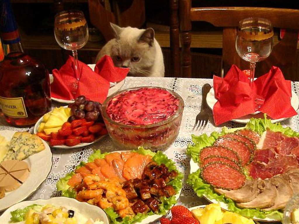 Диетолог рассказал о сроках годности новогодних блюд
