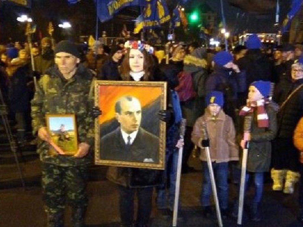 В Киеве началось факельное шествие (ФОТО, ОБНОВЛЯЕТСЯ)