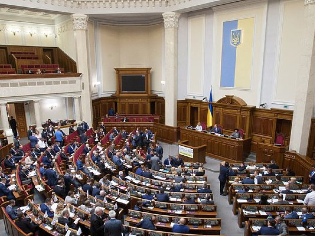 Политолог назвал дату рассмотрения в ВР законопроект об Антикоррупционном суде
