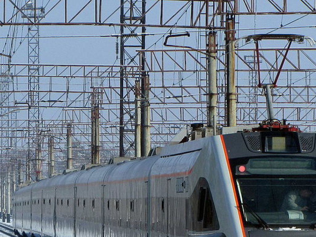 Скоростной поезд «Интерсити» не довез пассажиров до Киева из-за задымления в подвагонном оборудовании