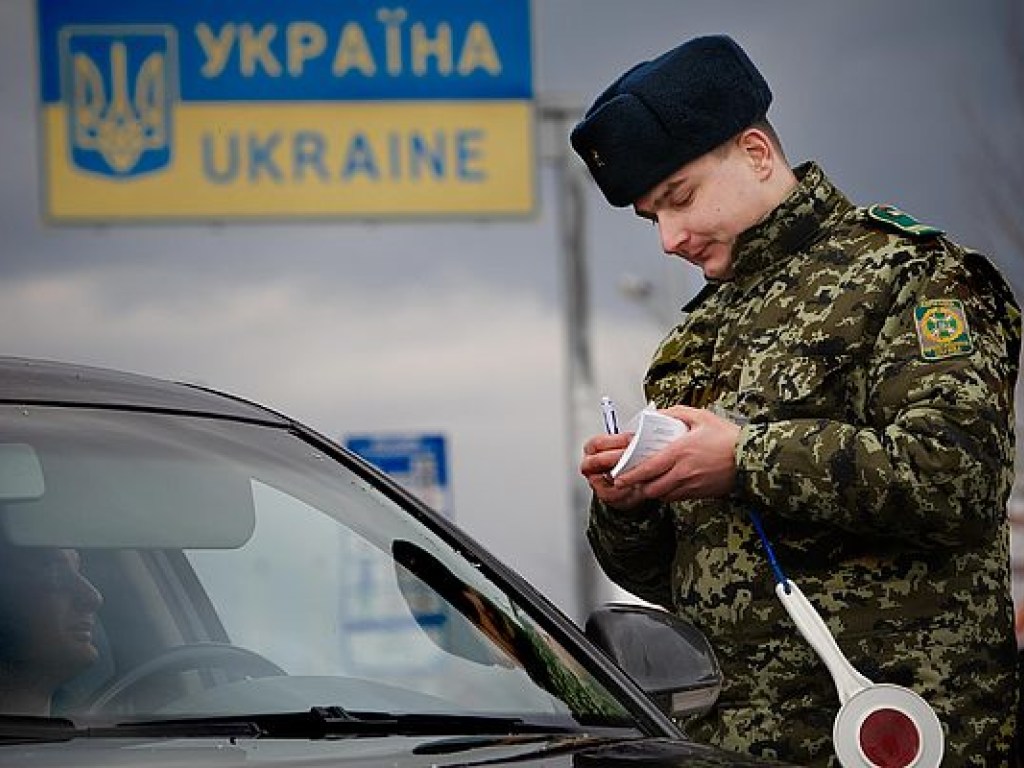 В новом году пограничники не пустили в Украину 100 человек