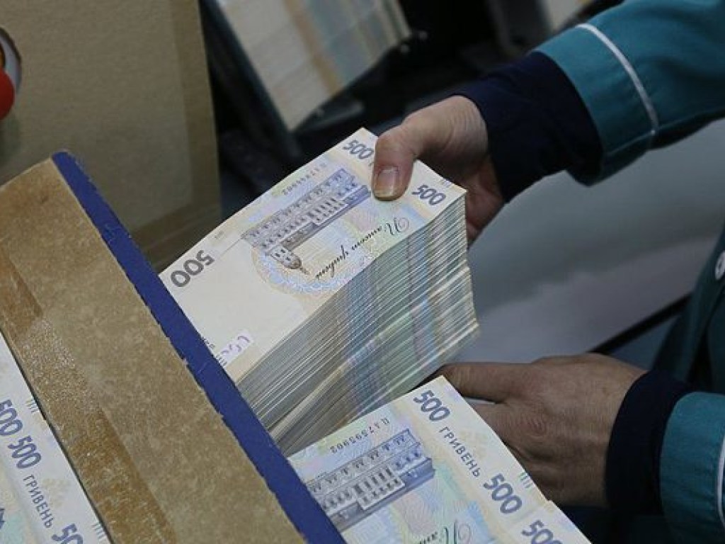 Повышение минимальной зарплаты украинцам усилит детенизацию экономики – экономист