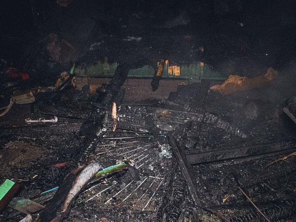 В Киеве пожарные не смогли спасти от пожара частный дом из-за отсутствия названия улицы (ФОТО)