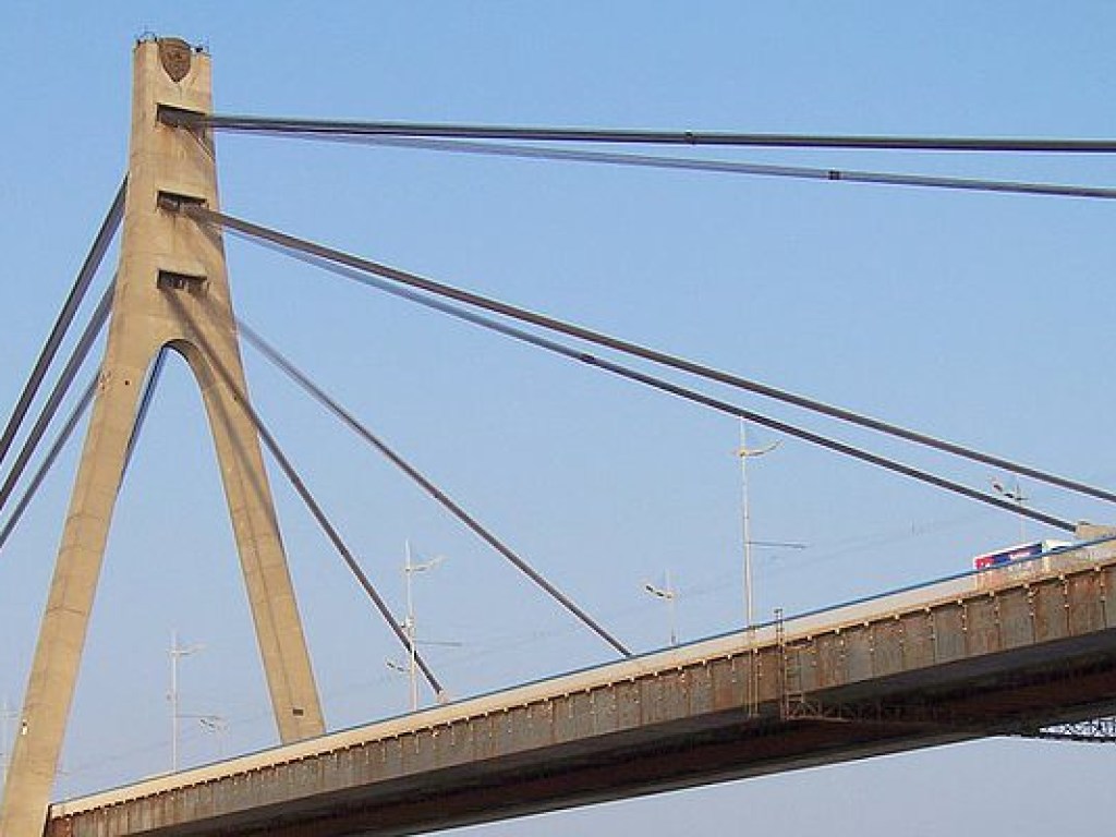 В Киеве ограничат движение транспорта по некоторым мостам