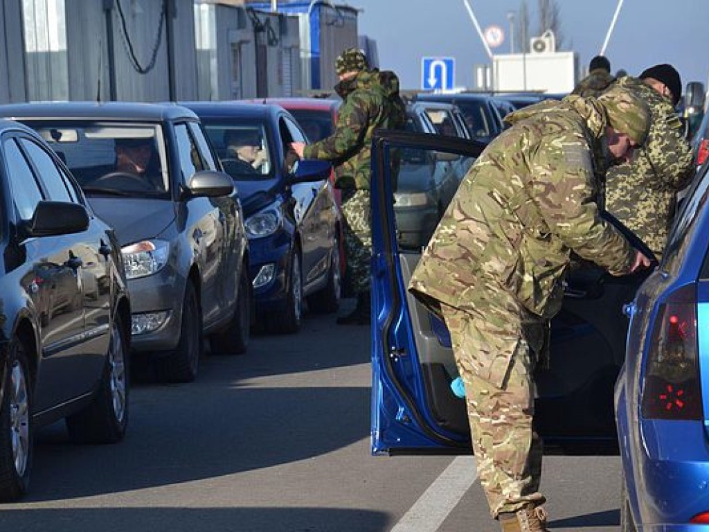 На КПВВ в зоне АТО в очередях застряли более 400 авто – ГПСУ