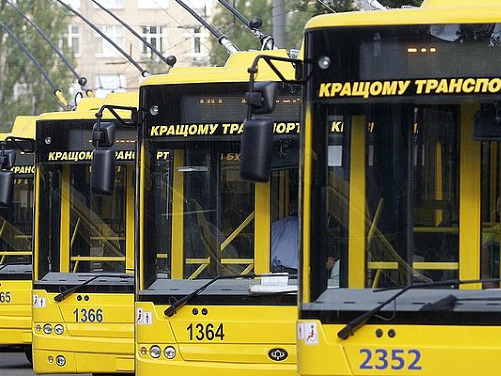 В Киеве в работу двух ночных троллейбусов и двух трамваев вносятся временные изменения