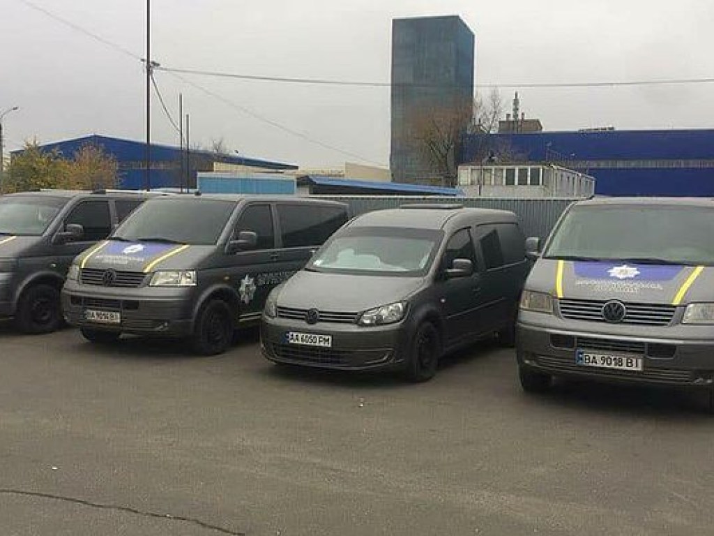В Оболонском районе Киева ночью сгорели автомобили «муниципальной полиции» (ФОТО)