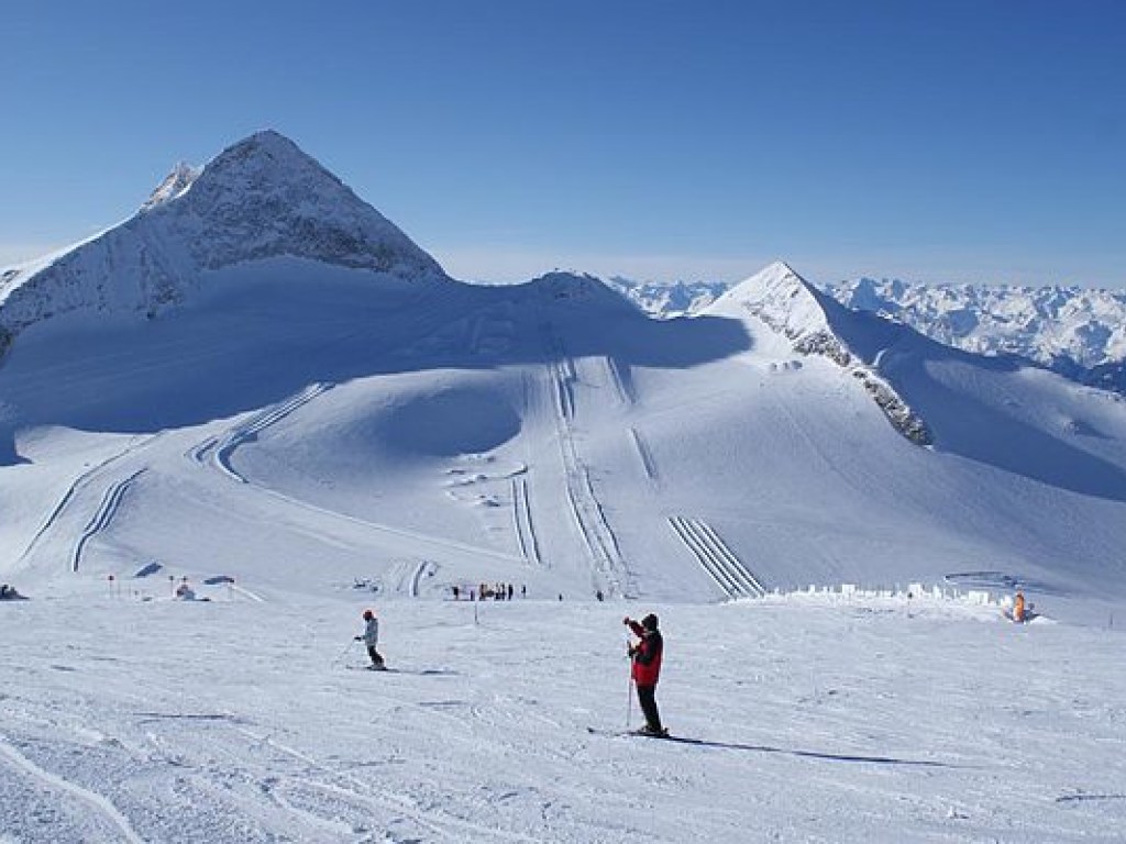 Из-за лавины в австрийских Альпах погибли двое лыжников