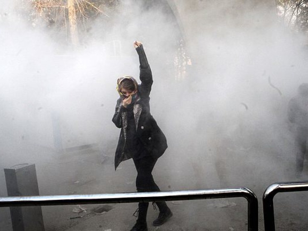 Протесты в Иране: силовики задержали 90 студентов