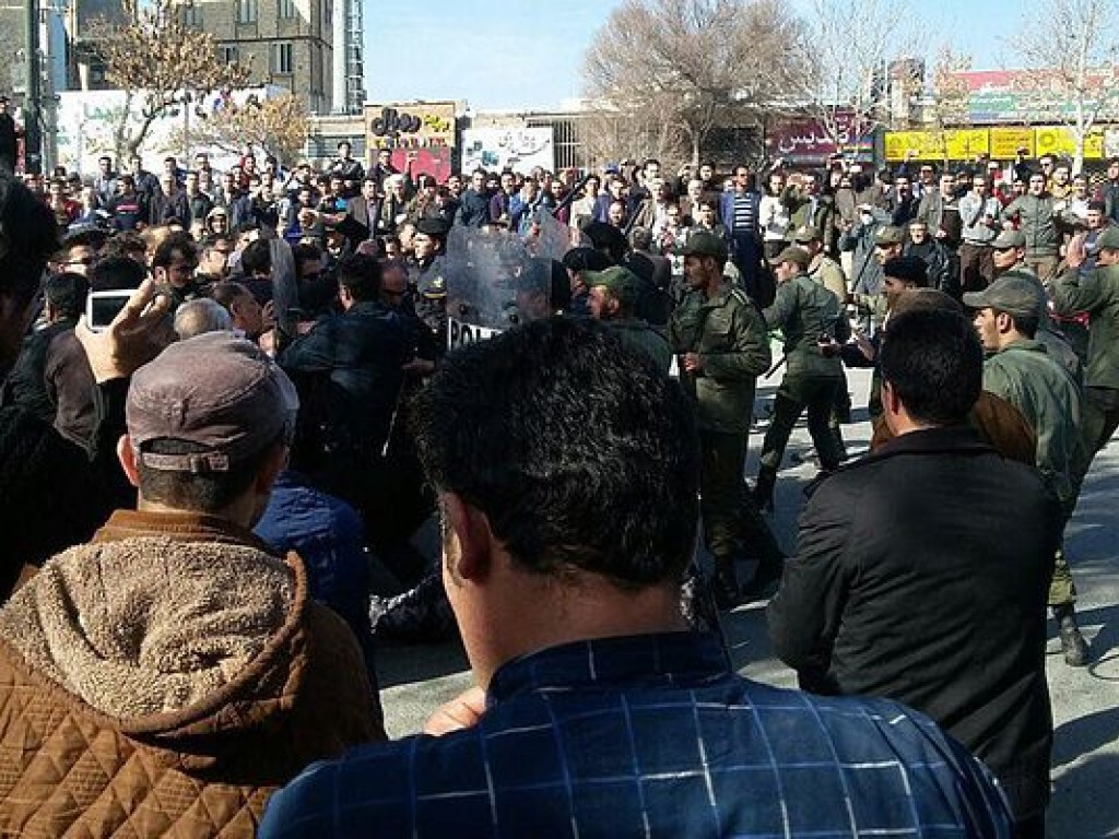 Грозит ли Ирану «цветная революция»?